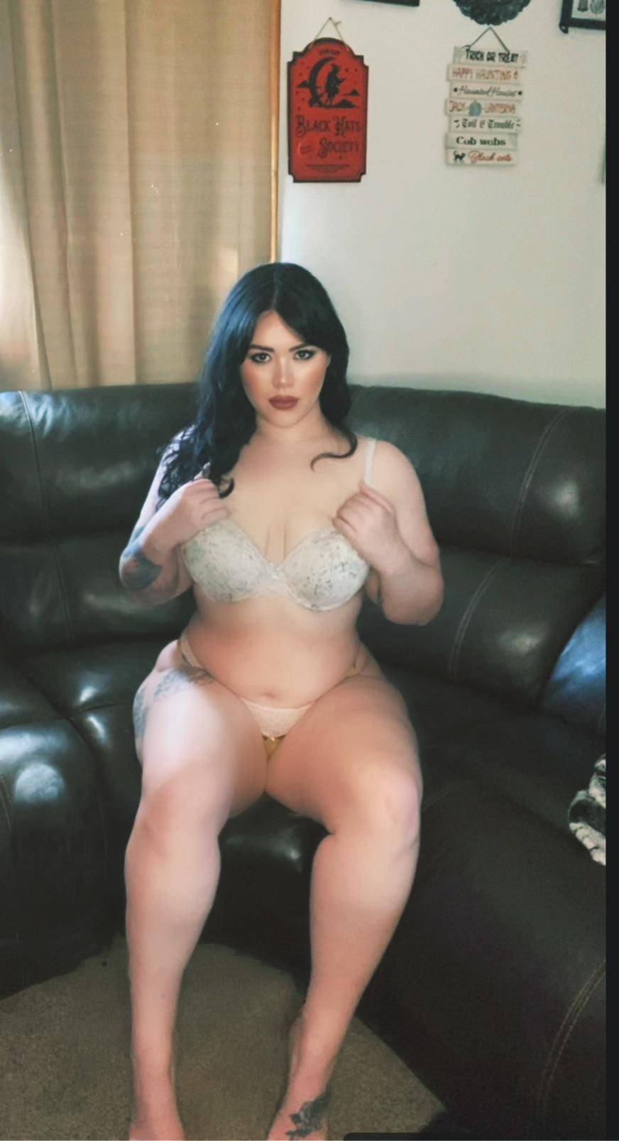 View and enjoy HotMoms with the endless random gallery on Scrolller.com. 