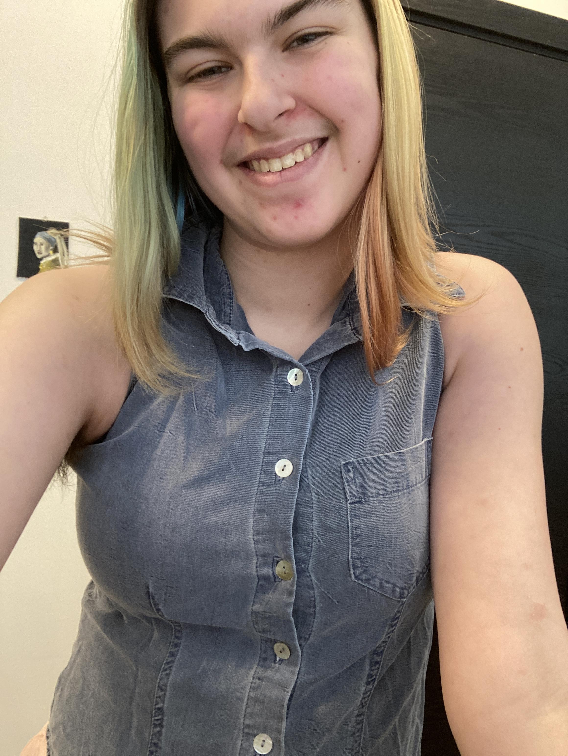 This Top s A Bit Tight Around The Chest Scrolller this-top-s-a-bit-tight-around-the-chest-scrolller