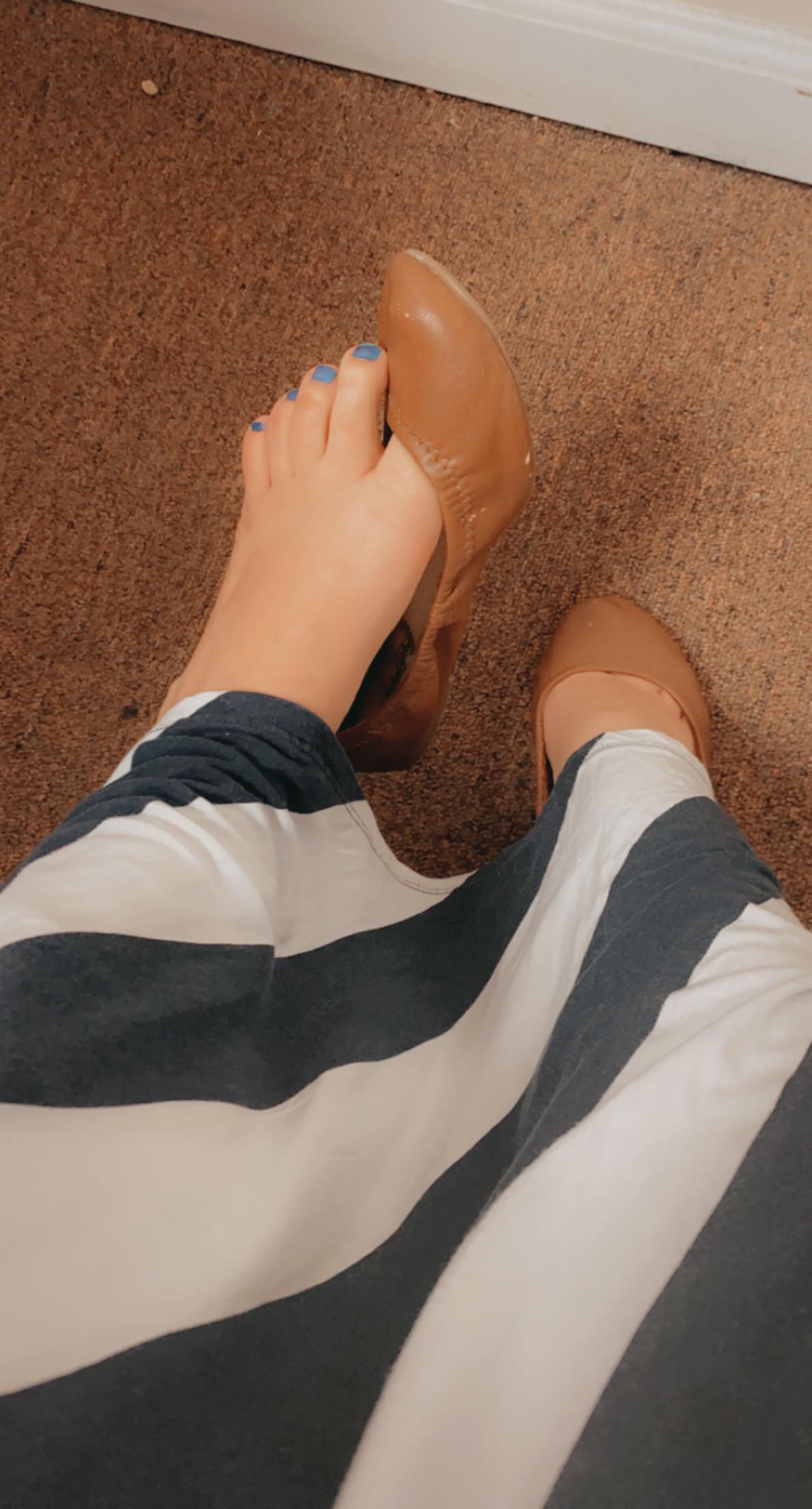 Toe Tuesday Toe dangle Tuesday | Scrolller