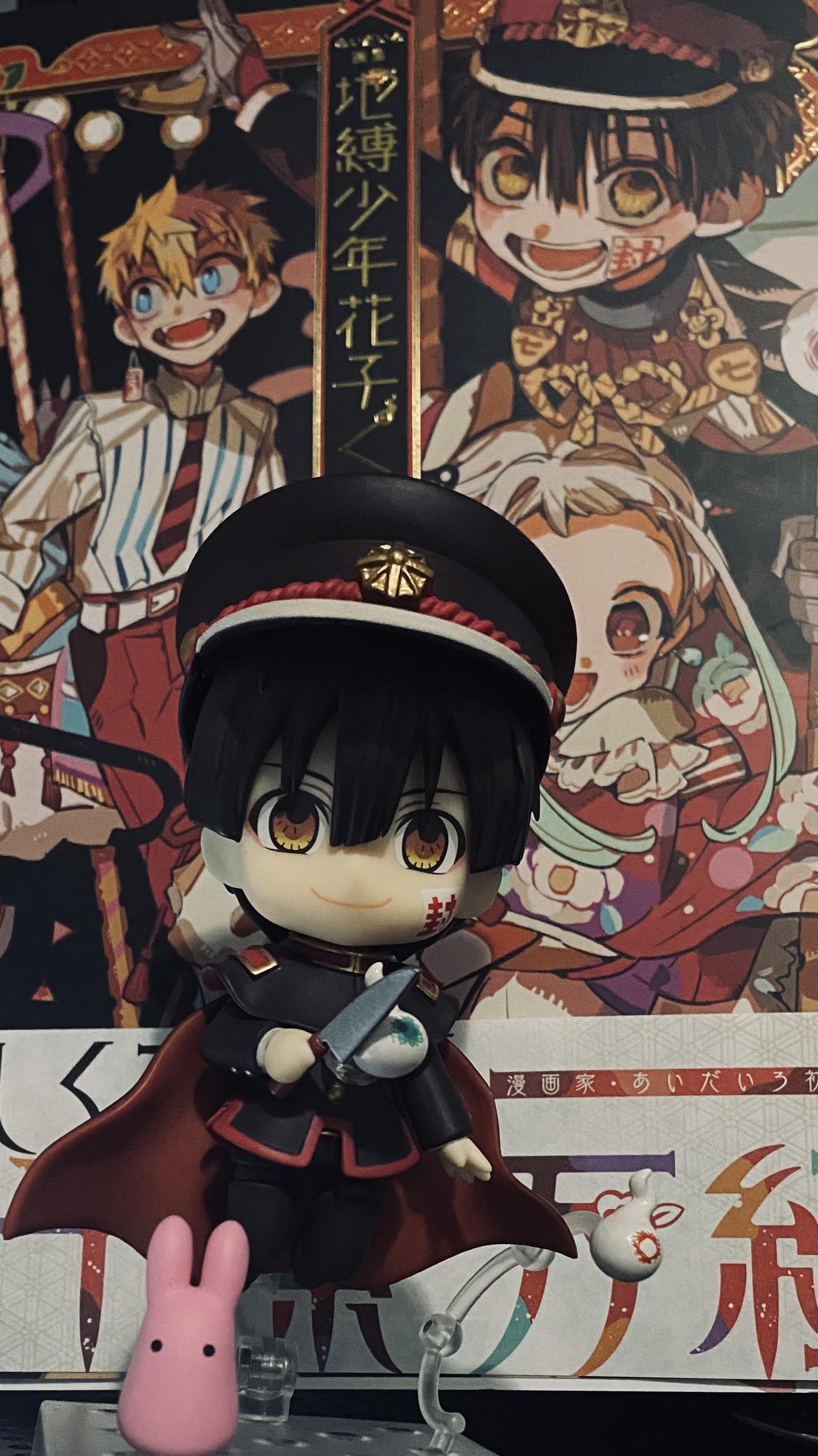 Took a pic of Hanako with the art book! Scrolller