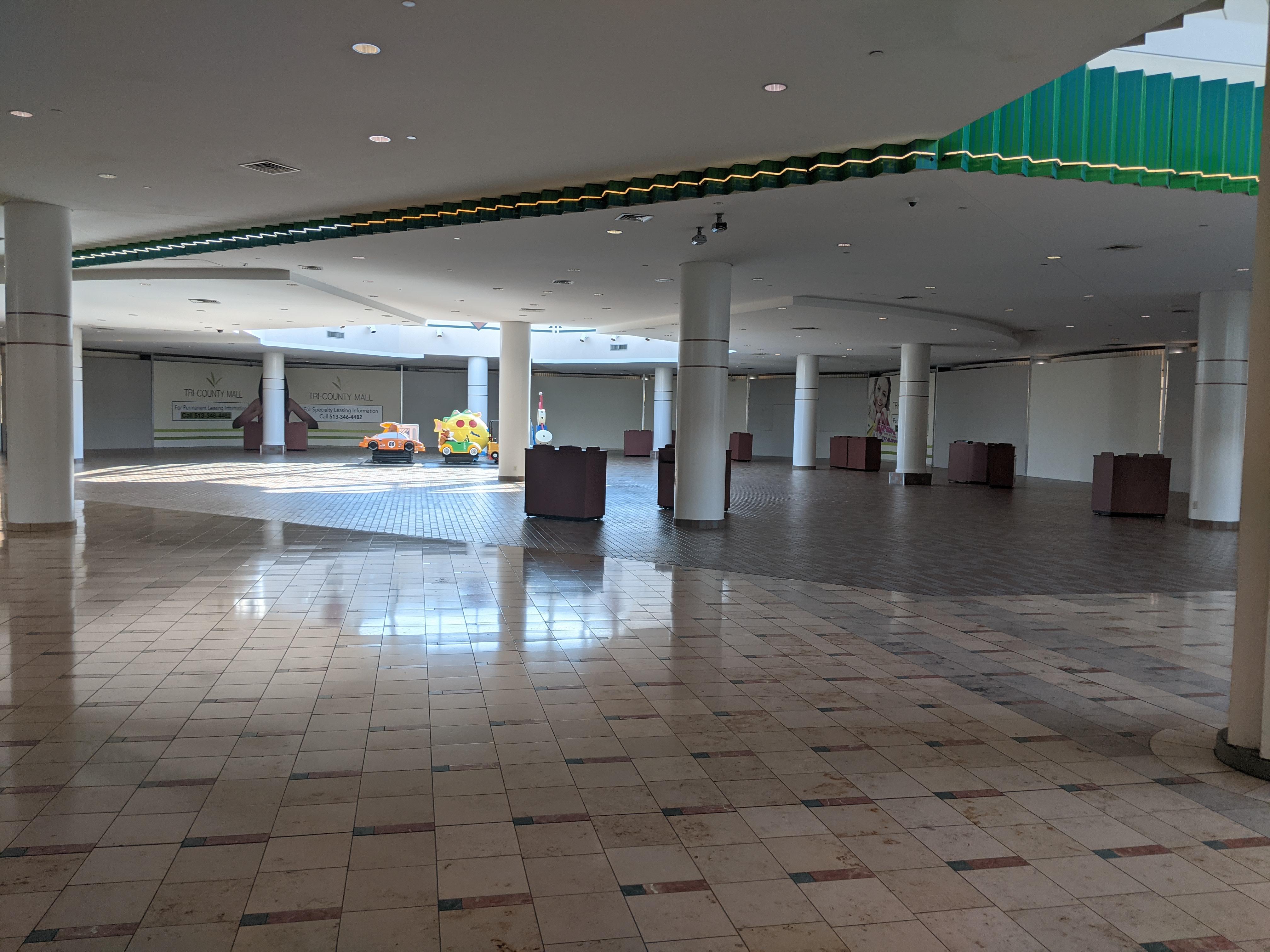 Tri County Mall Food Court in Cincinnati OH Scrolller