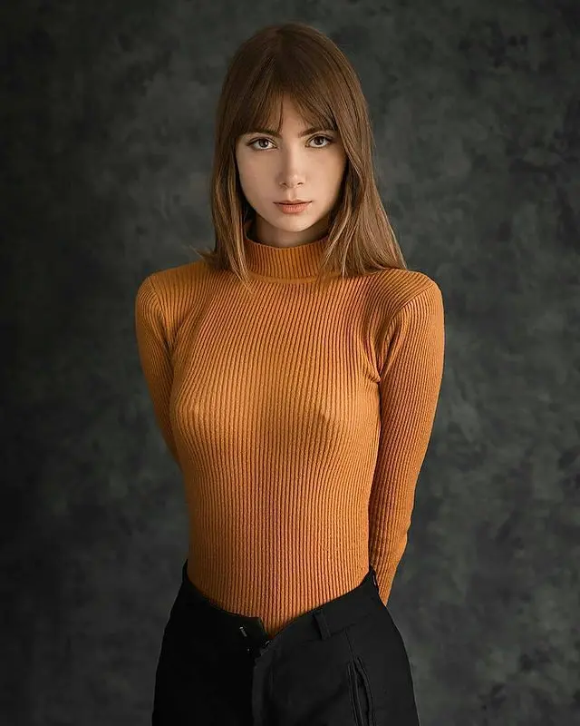 turtleneck-7ird2la84f.webp