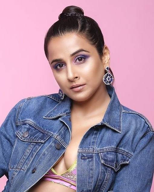 Vidya Balan in sluttry mode Pooping her Left Boob Almost out For us to