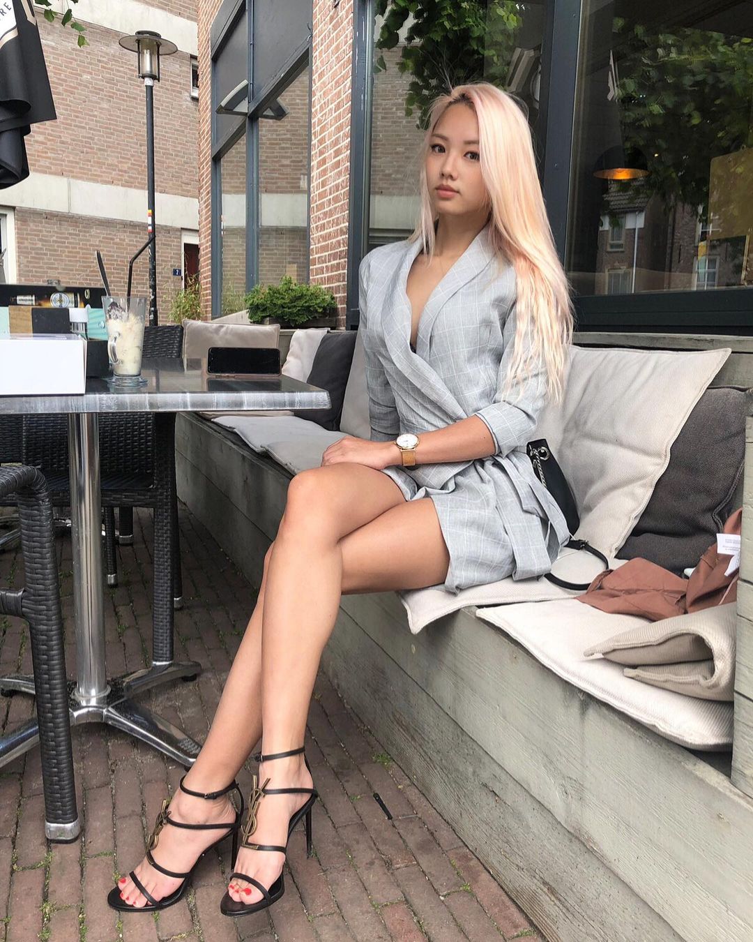 Vyvan Le | Scrolller