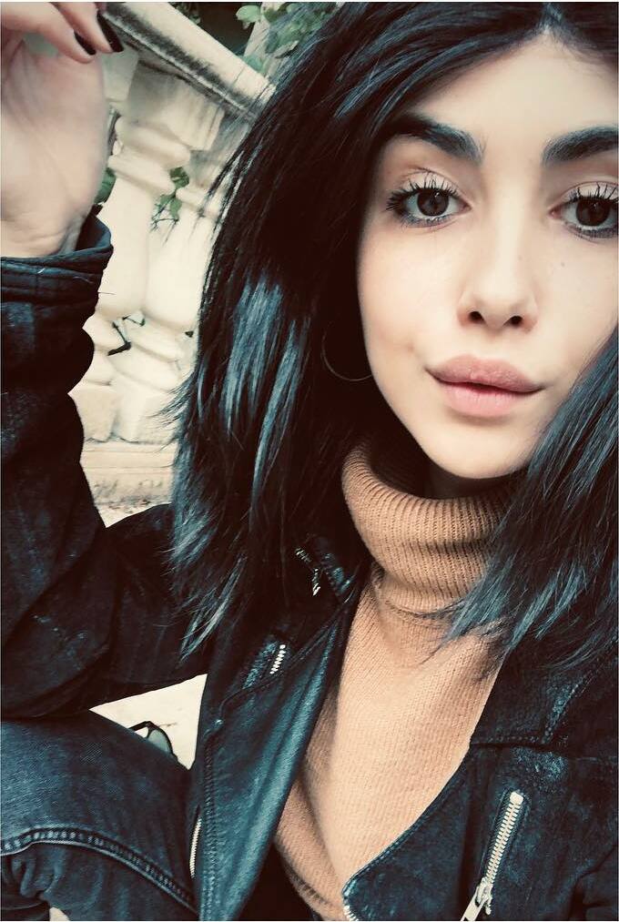 What A Stunner Scrolller