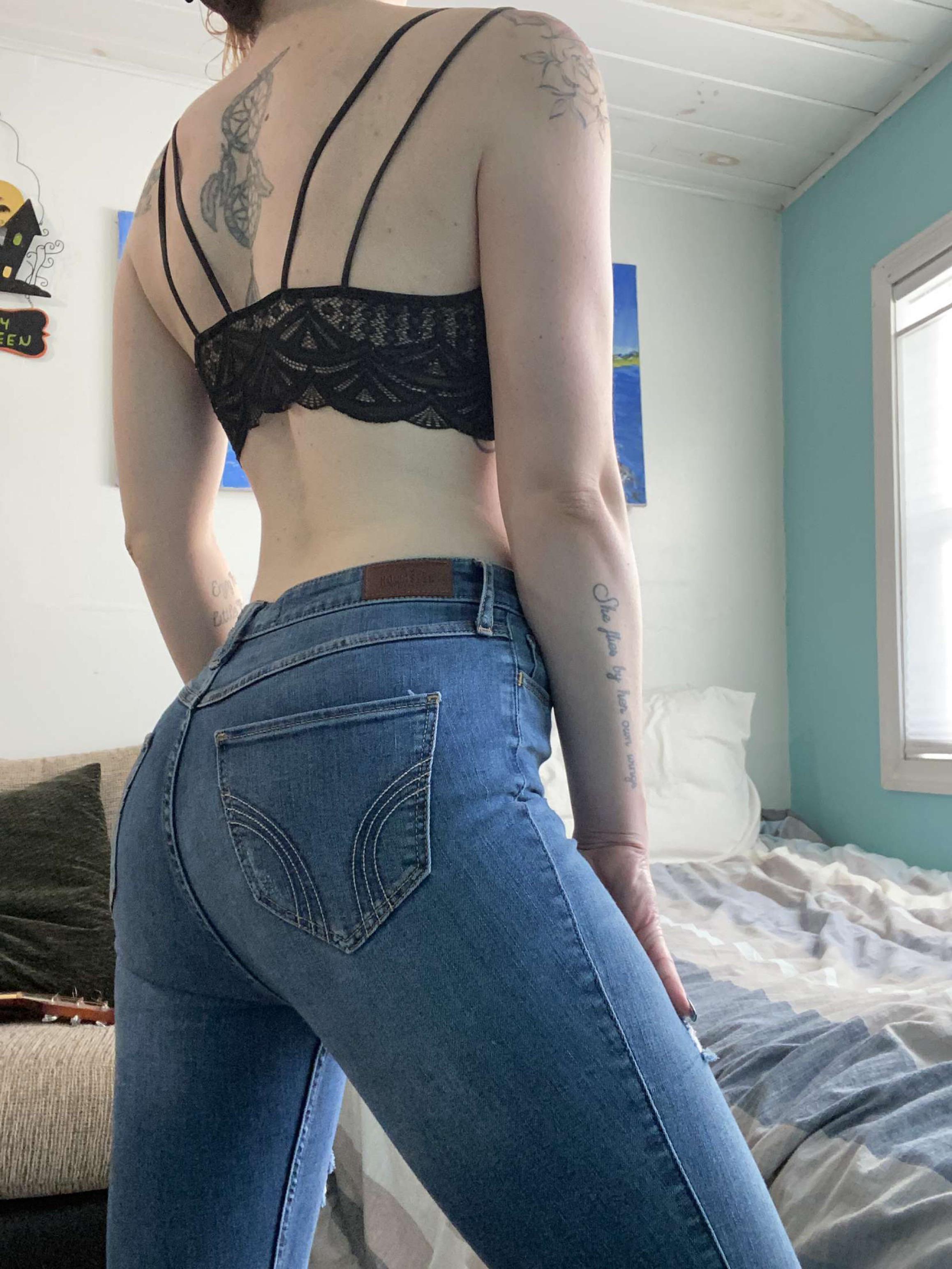 These Jeans Make My Ass Look Gooooooood Scrolller