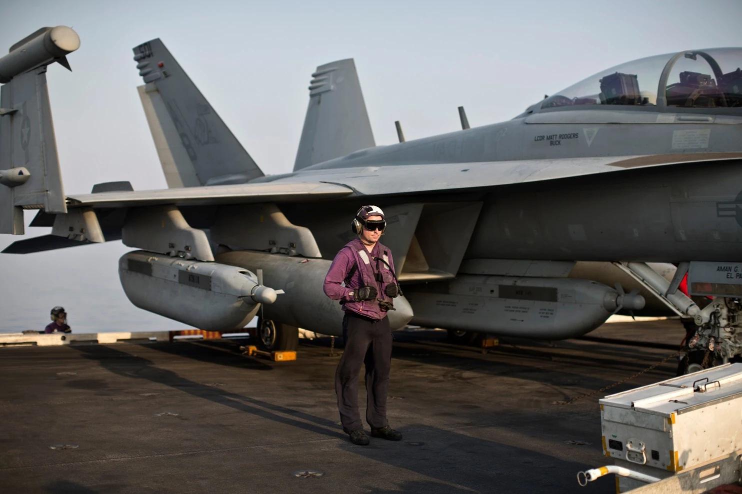 What are these oblong things with little propellers? Scrolller