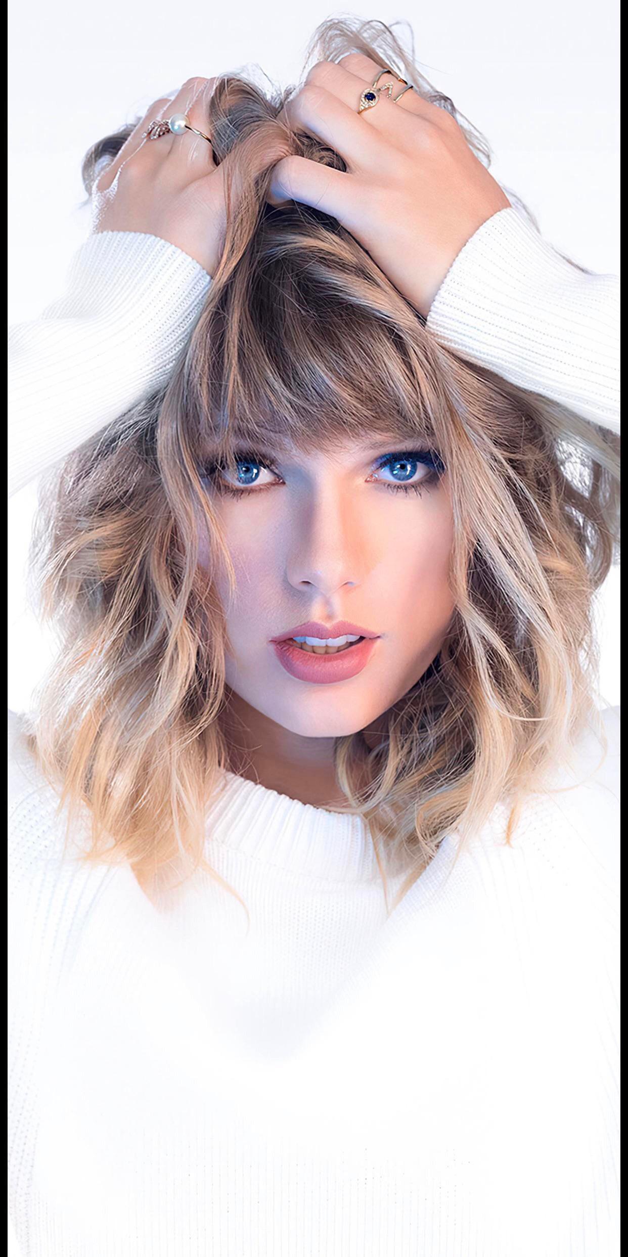 What would you do two Taylor Swifts perfect face | Scrolller