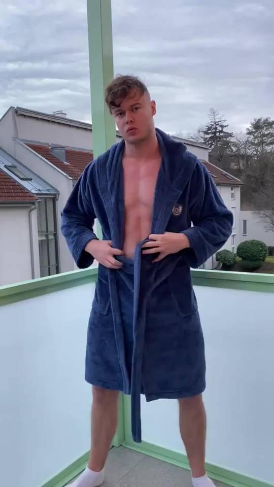 Giving the neighbours a good morning show Scrolller