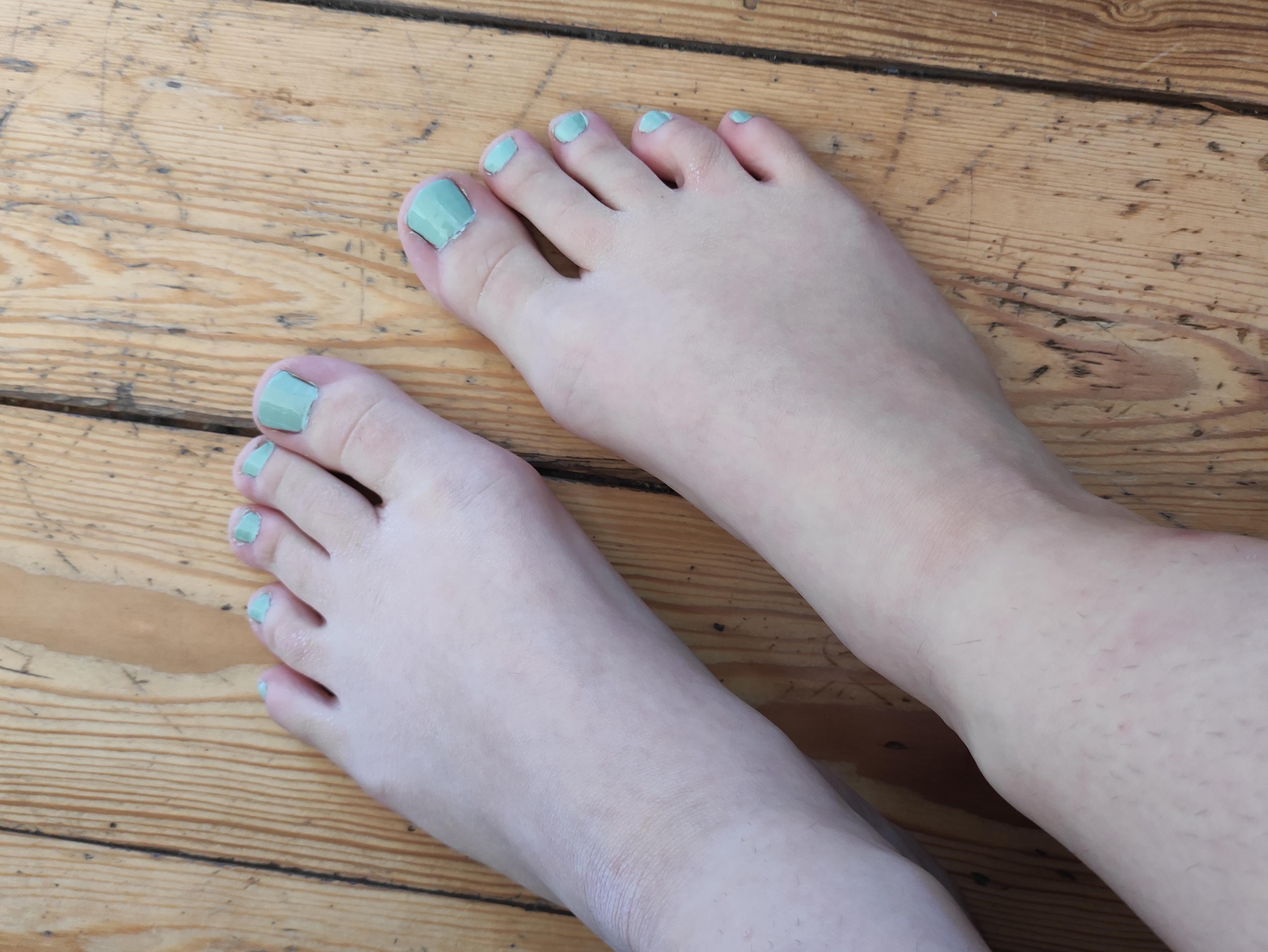Who Wants To Worship My Feet Scrolller Who Wants To Worship My Feet Scrolller