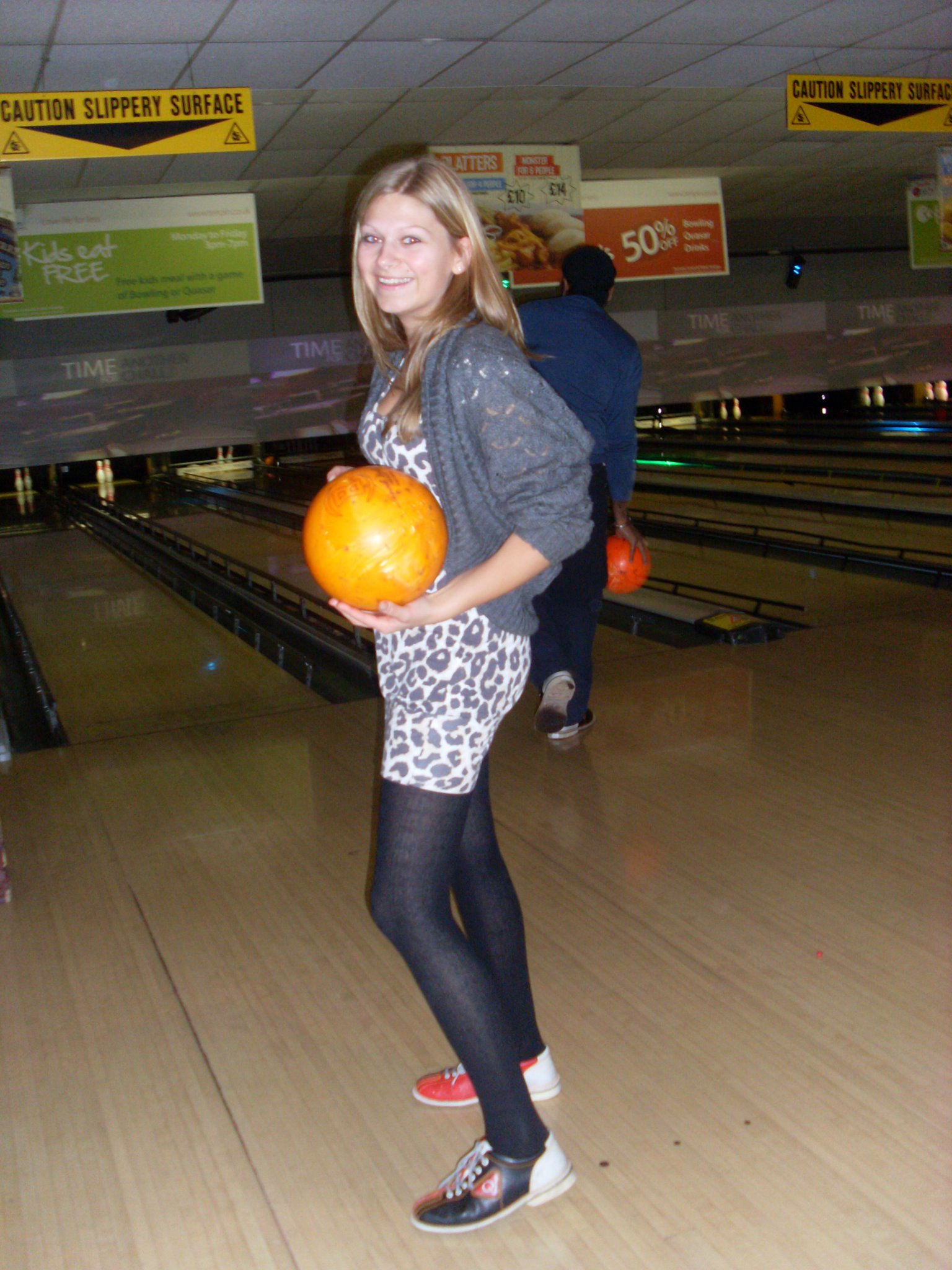 Would any BBC be interested in my 19 year old girlfriend? ) Scrolller