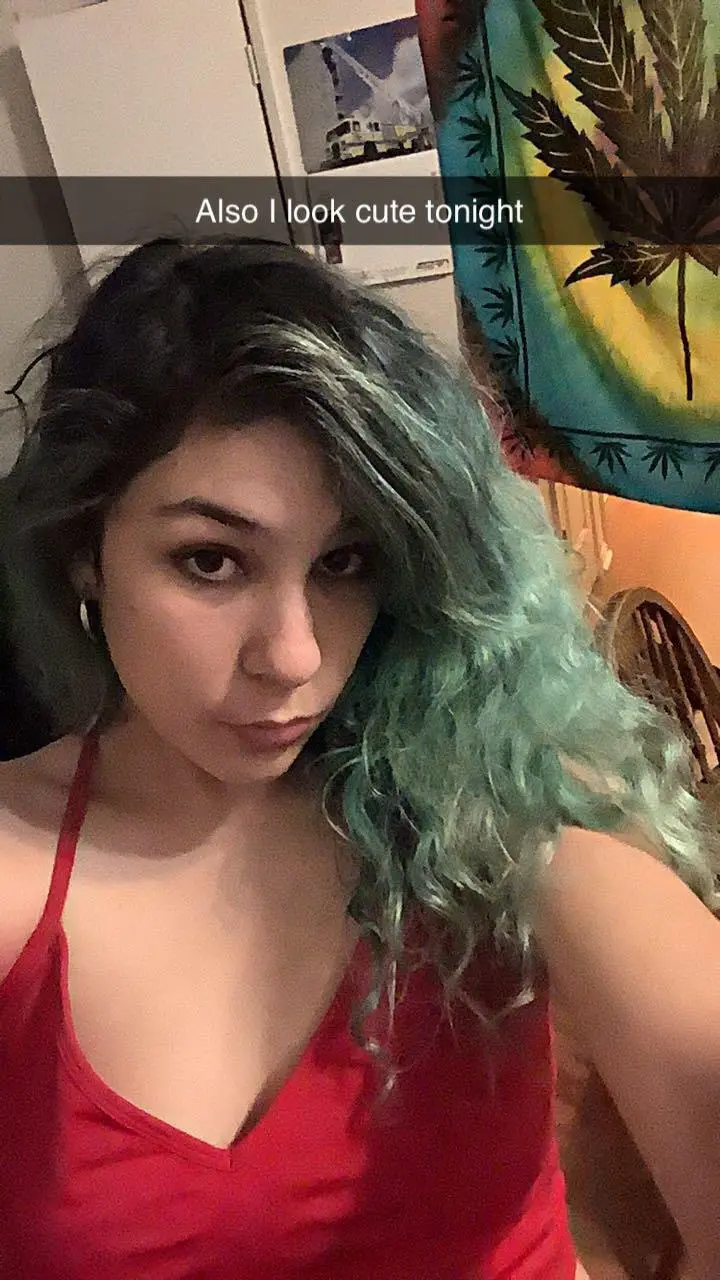 Would you date a nerdy Latina who draws porn 🥺