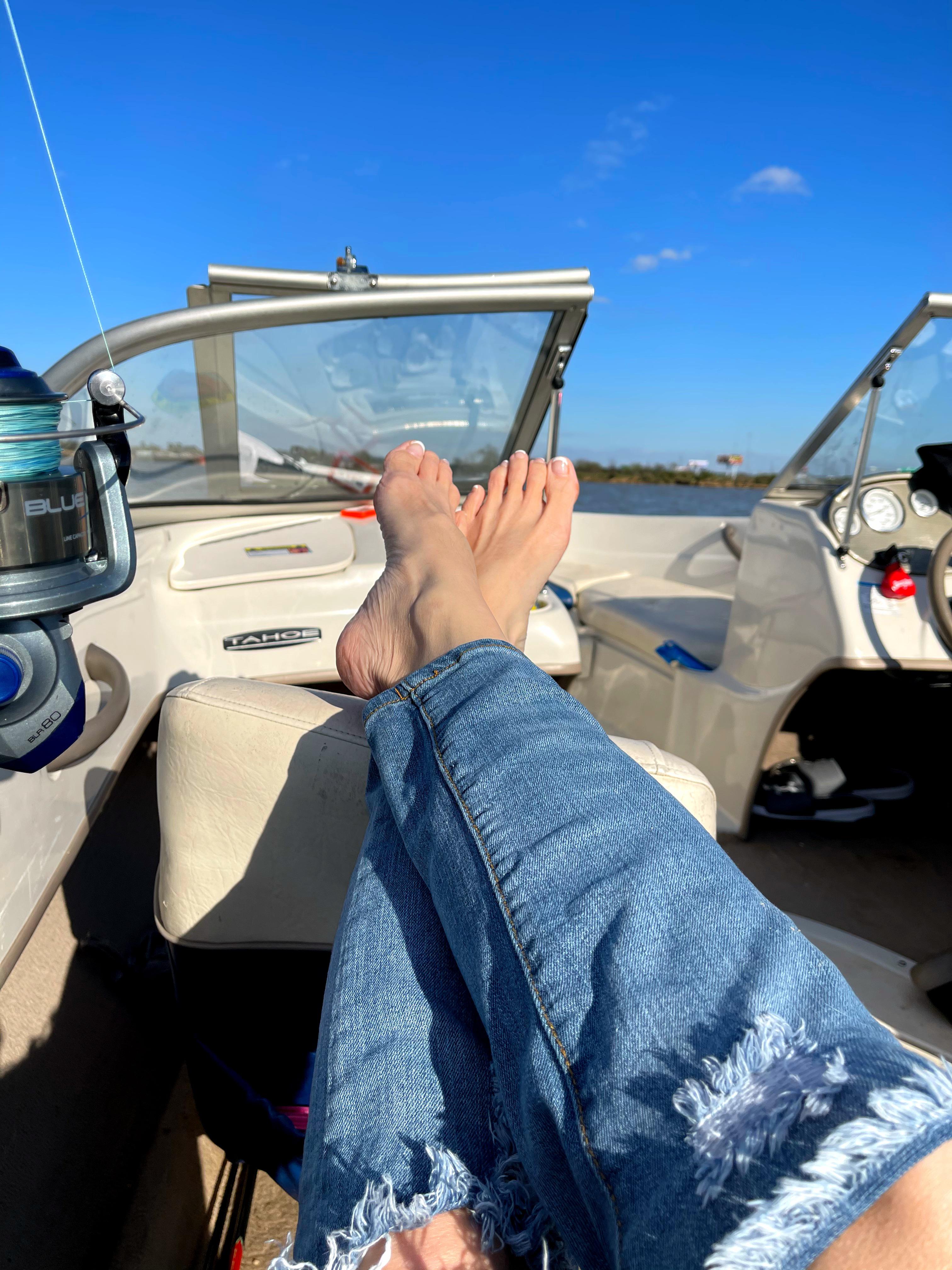 Would you take my feet on your boat? Scrolller