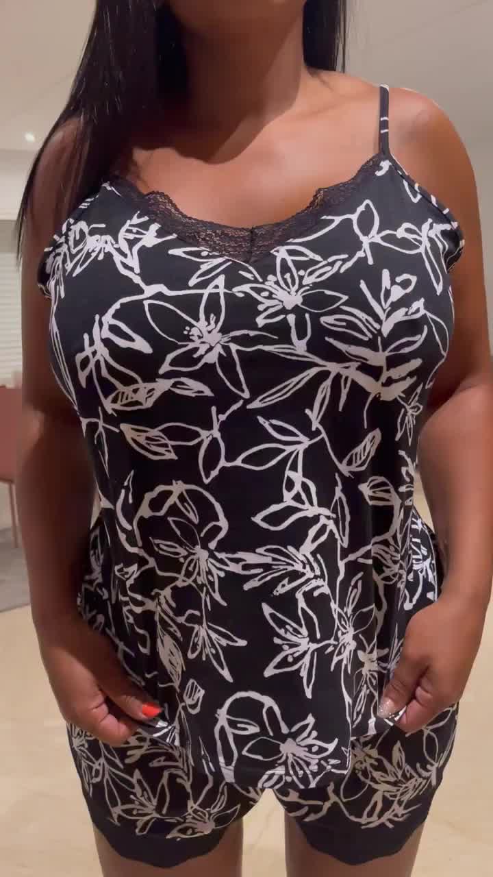 40 mom of 1, be kind with my big pepperoni nipples Scrolller