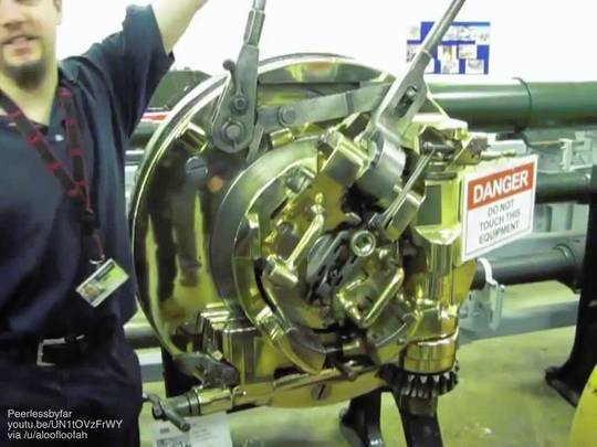 9.2" triple motion interrupted parallel screw naval artillery breech ...