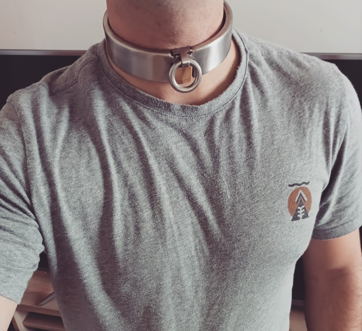 A steel collar looks better when it is a tight fit Scrolller
