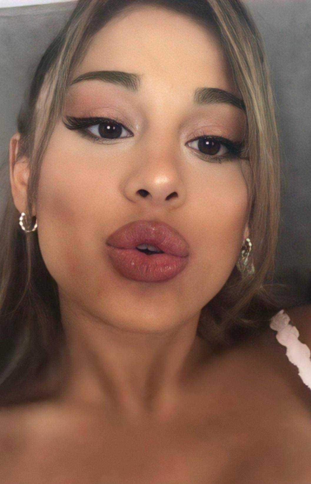 Ari has amazing BJ lips | Scrolller