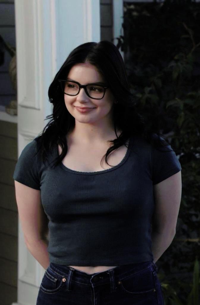 Ariel Winter Scrolller