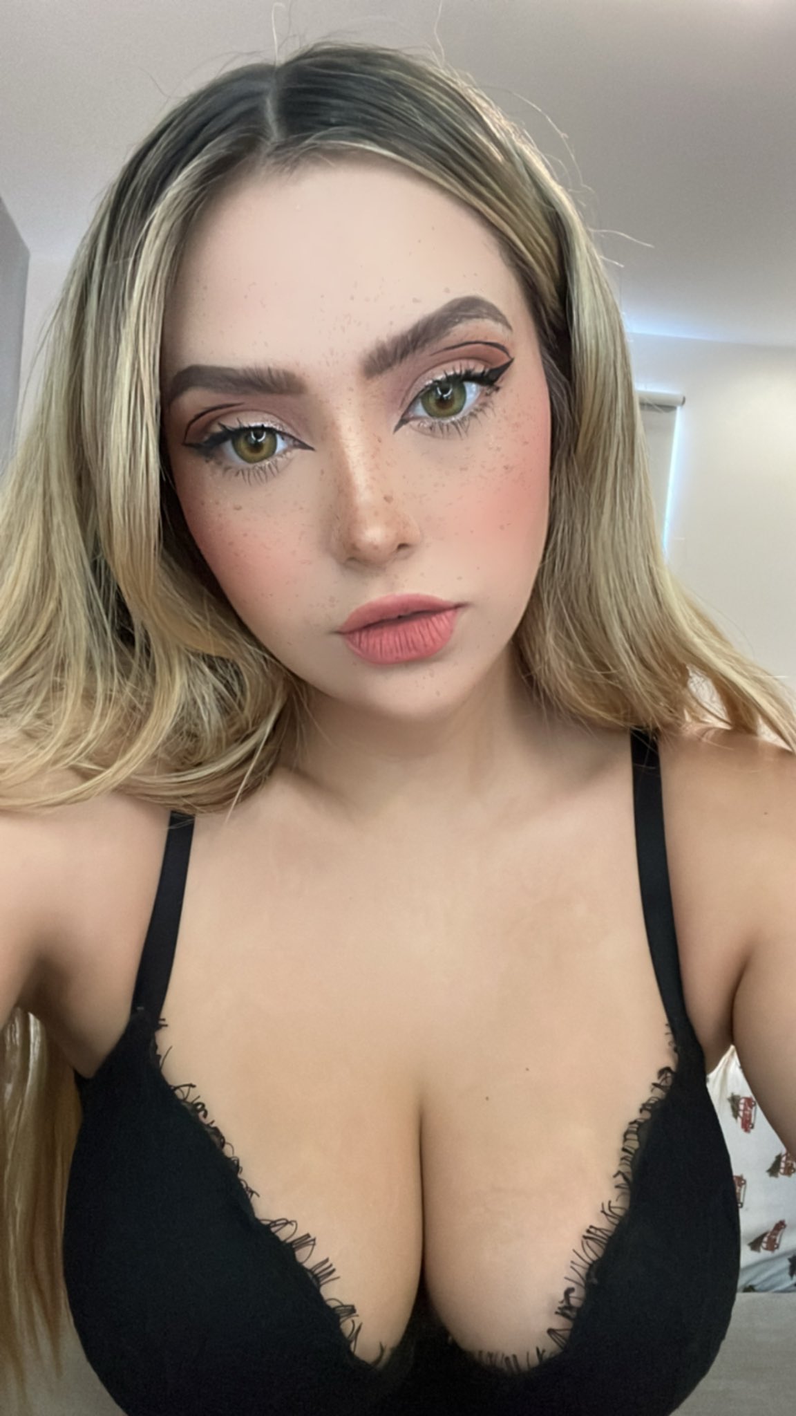 AriGameplays | Scrolller