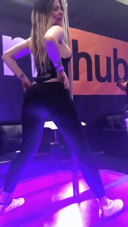 Ashley Alban Shaking Her Amazing Ass Scrolller