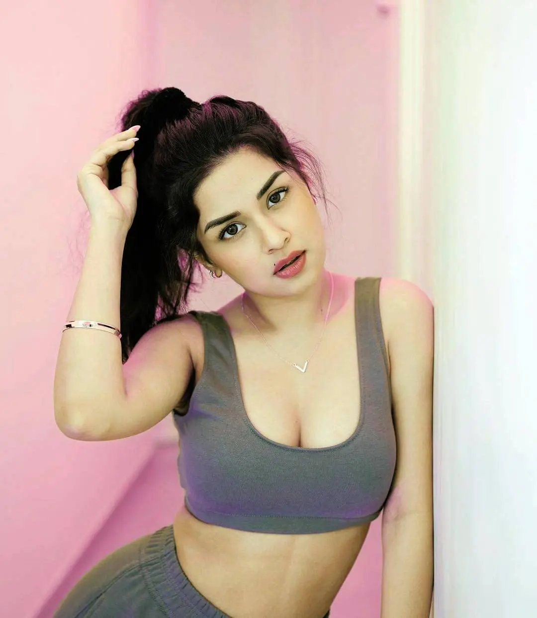 Avneet Kaur Instagram Hot Photo
