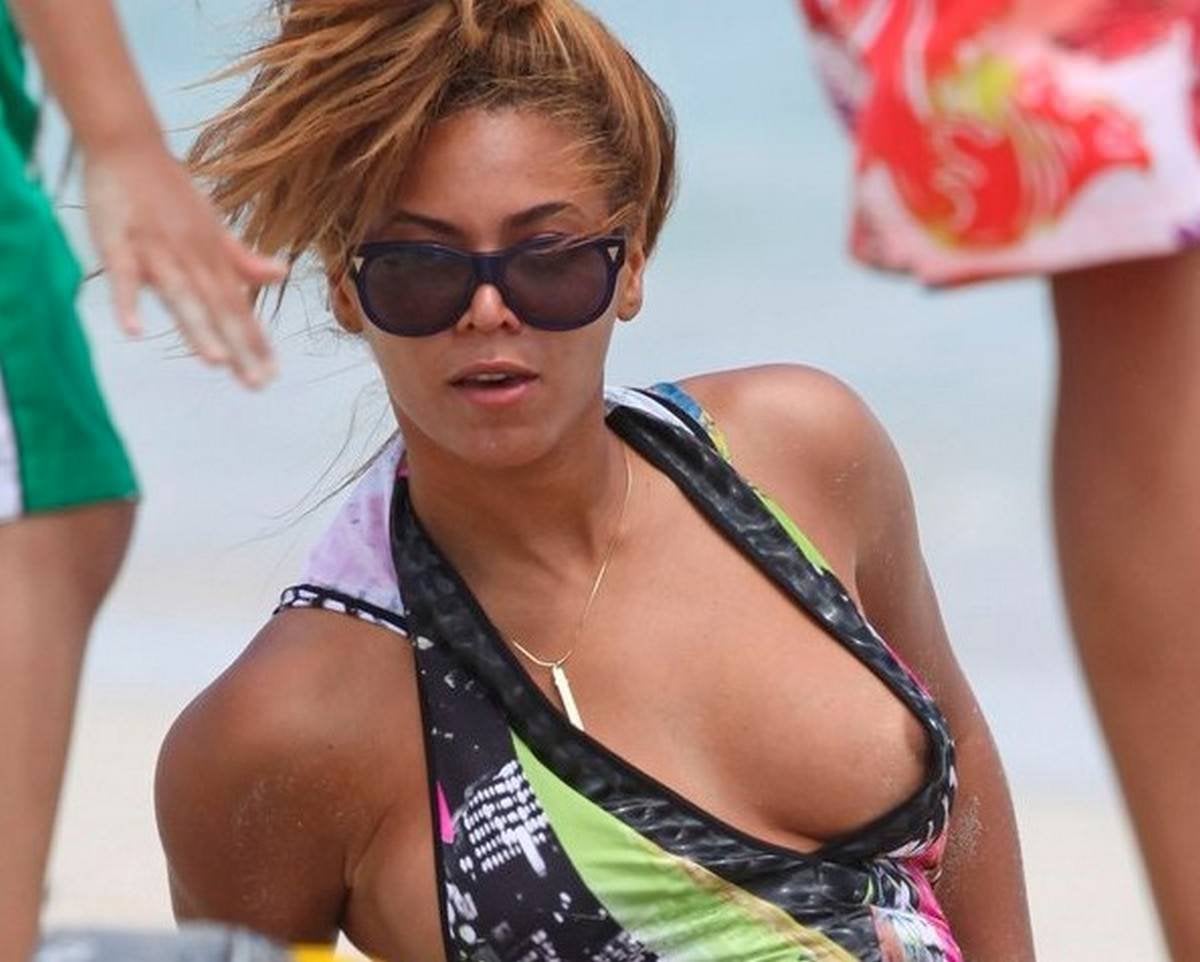 Beyonce Nip Slip | Scrolller