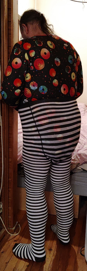 Body, tights, diaper, best combination. | Scrolller