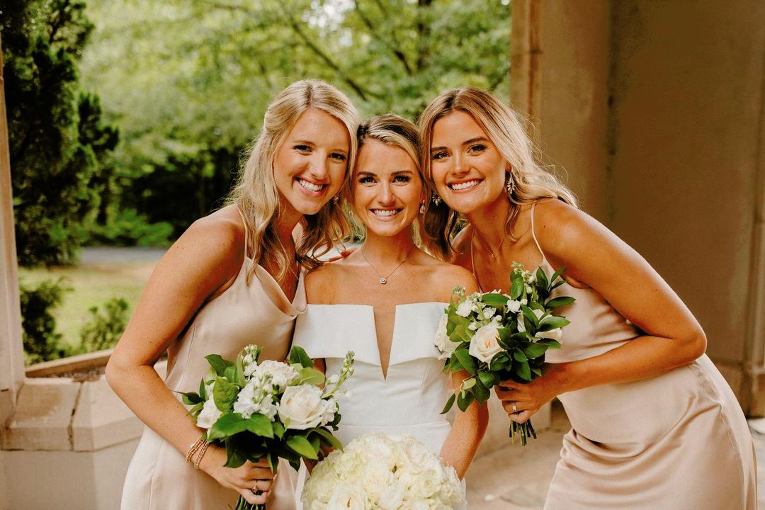 Bride and maids Scrolller