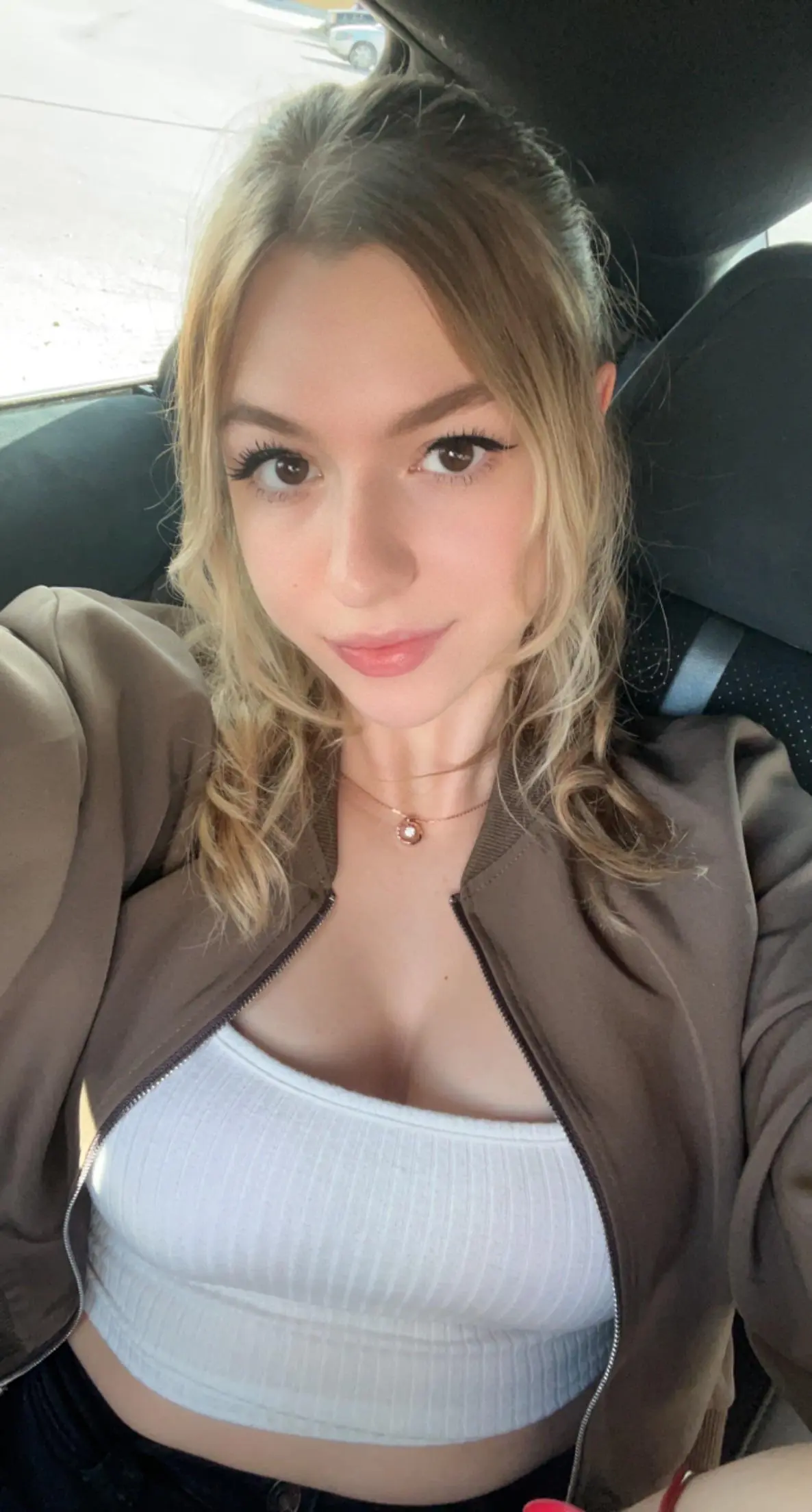 Car selfie | Scrolller