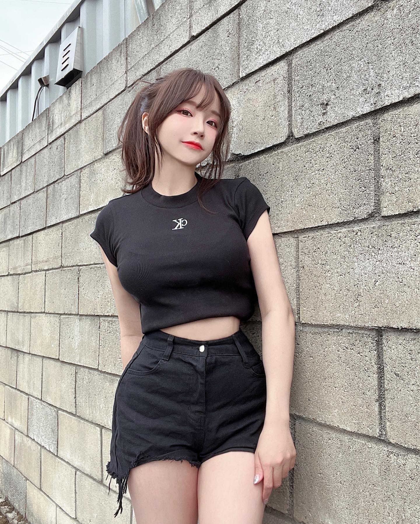Cute Busty Asian Scrolller