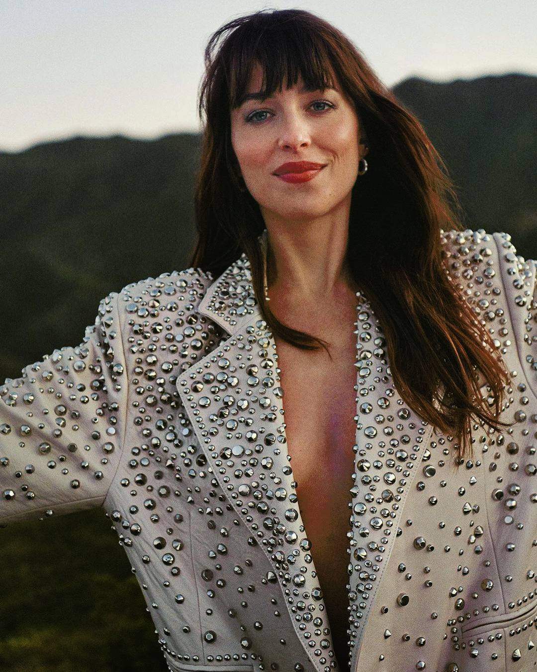 Dakota Johnson Scrolller 