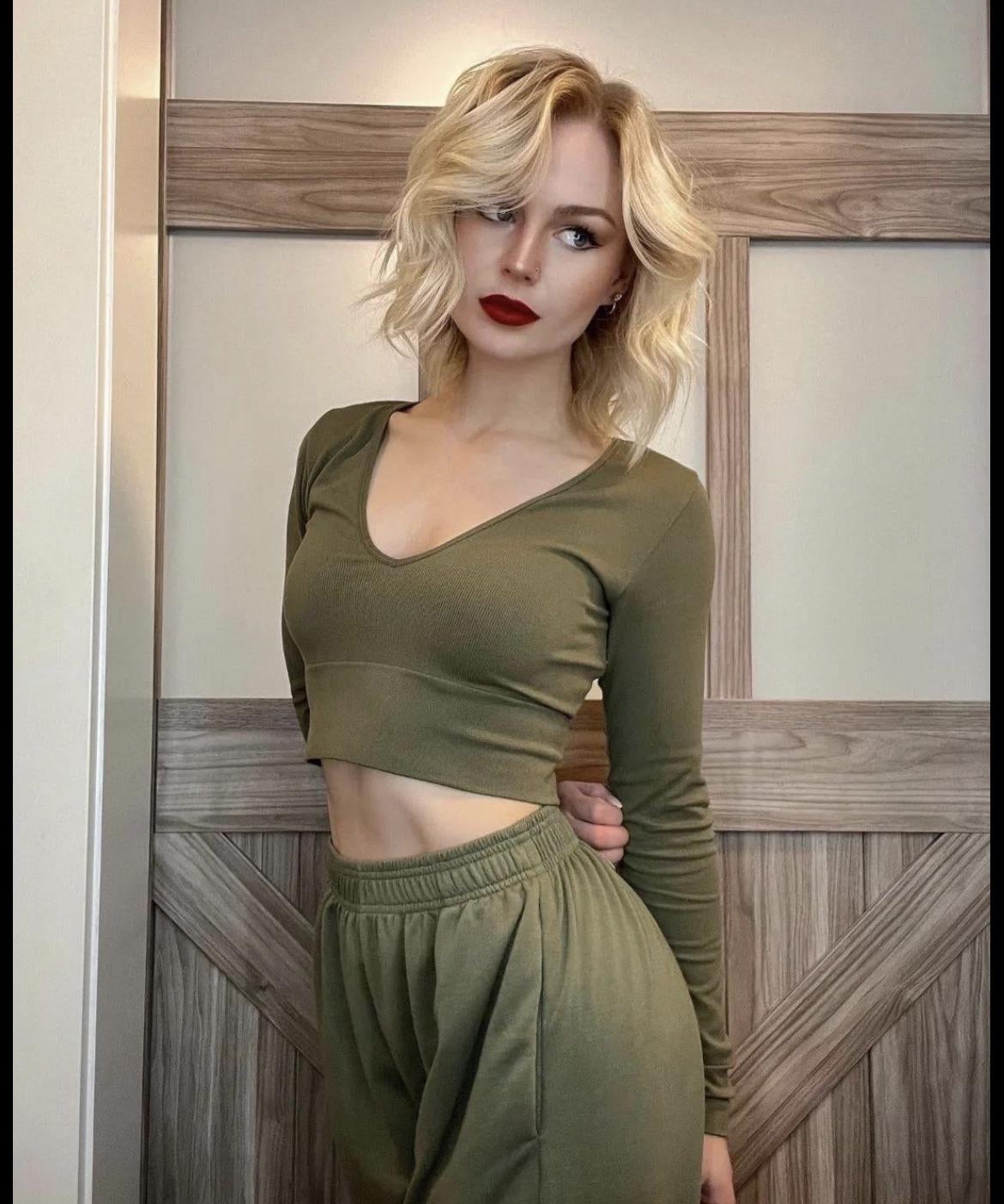 Damnnn Kris | Scrolller