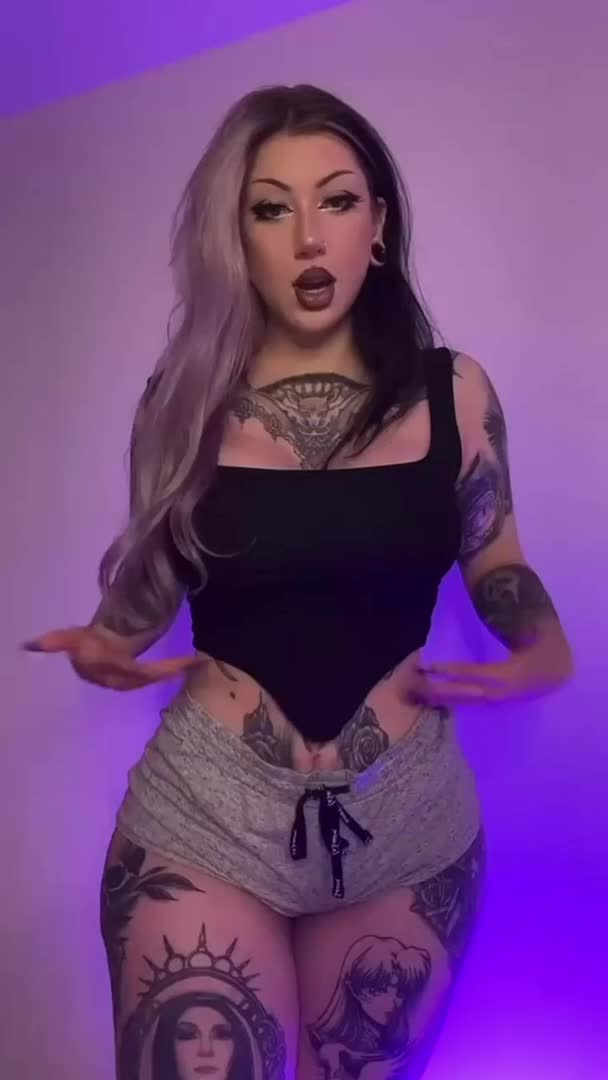 E girl’s bbl reveal Scrolller