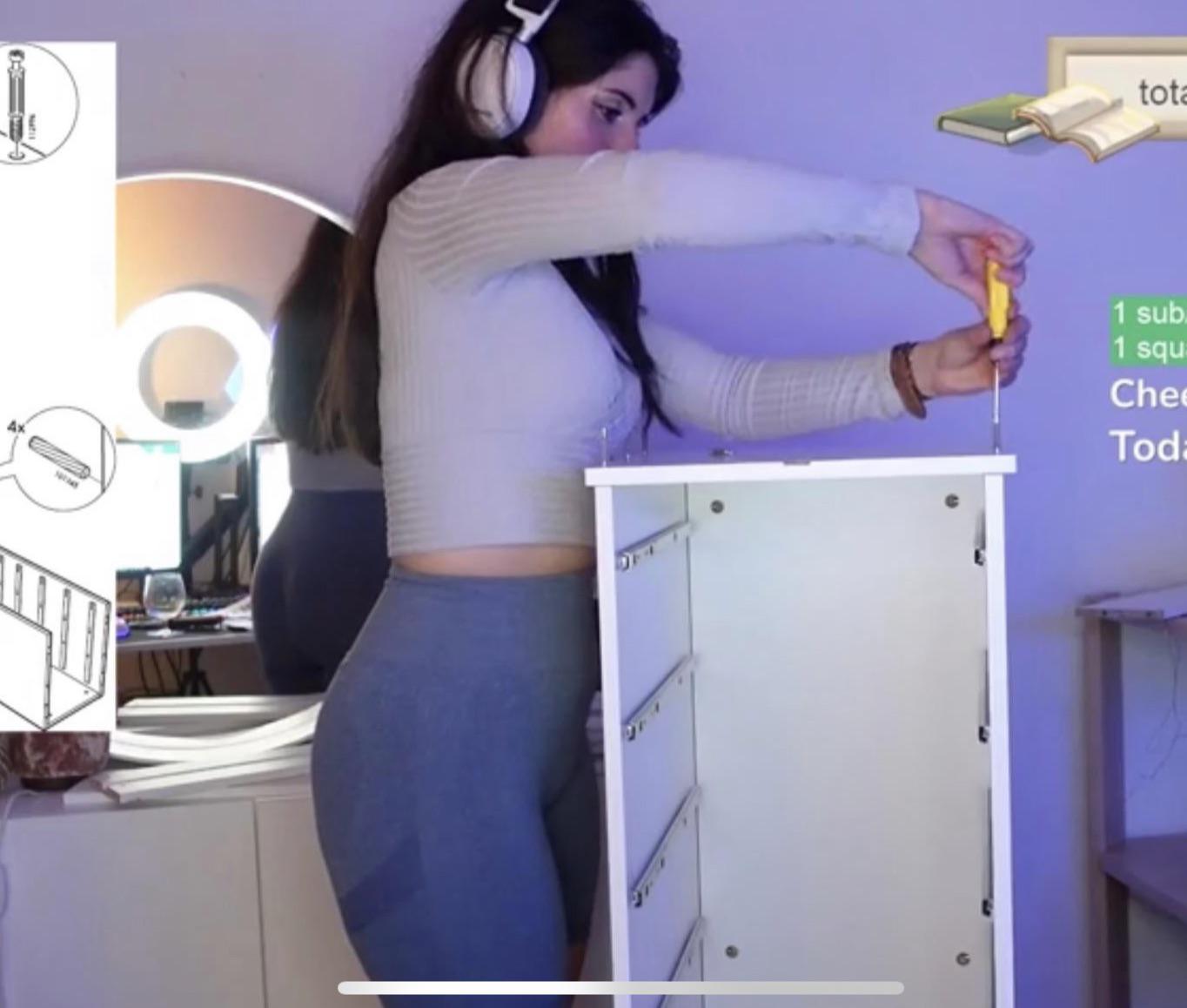 Edafoxx butt in the mirror | Scrolller