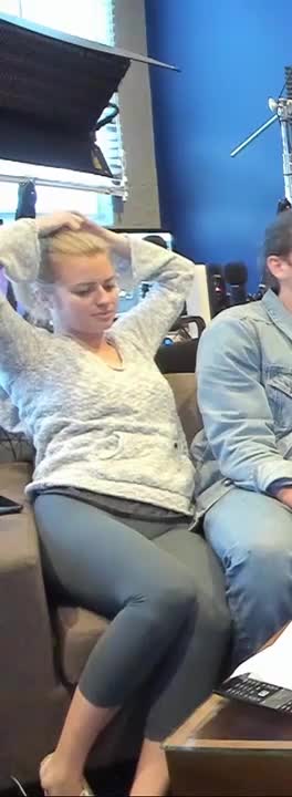 Elyse Spread Her Legs On Camera Scrolller