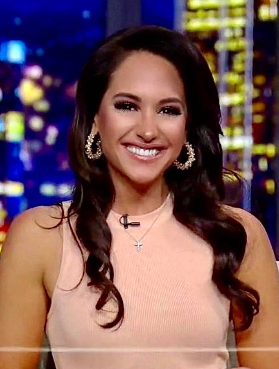 Emily Compagno of Fox News Scrolller