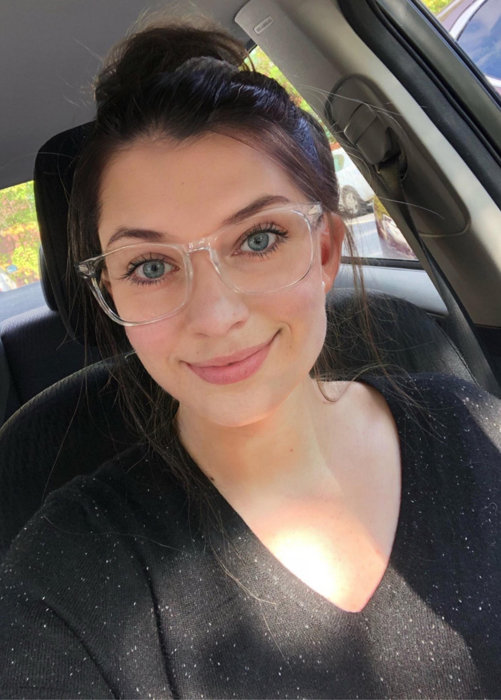 [F19] I don’t know… but do I still look cute in glasses🤷🏻‍♀️ | Scrolller