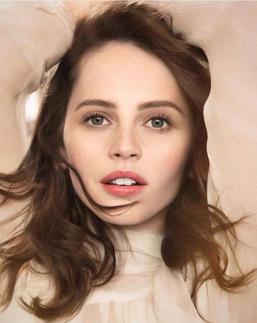 Felicity Jones | Scrolller