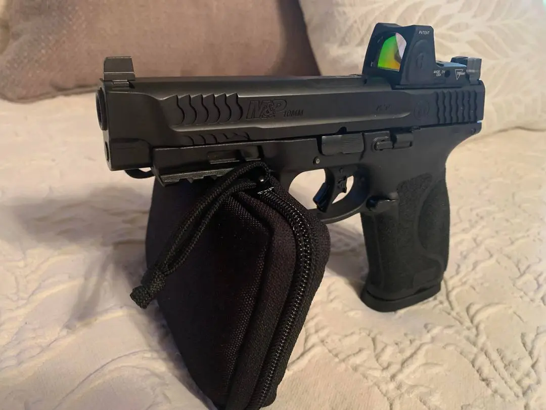 First time trying Trijicon RMR on new M&P M2.0. I swear the OEM sights ...
