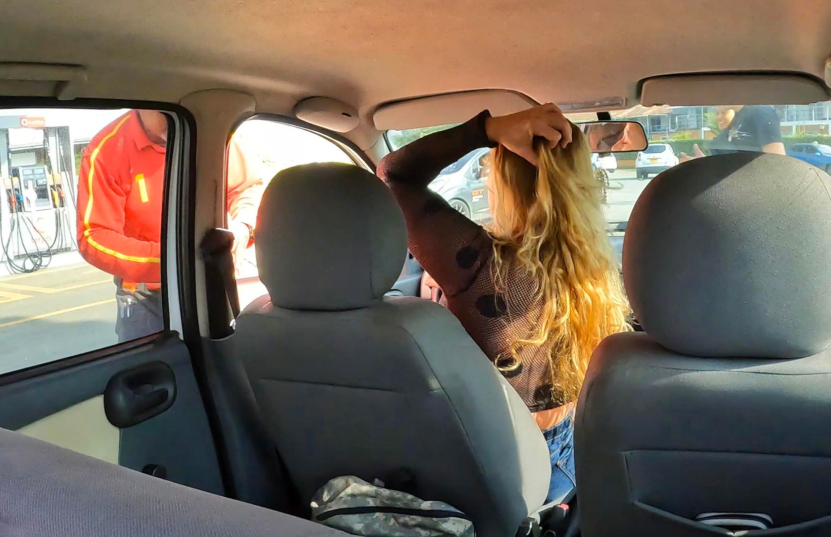 Flashing a worker at the gas station | Scrolller