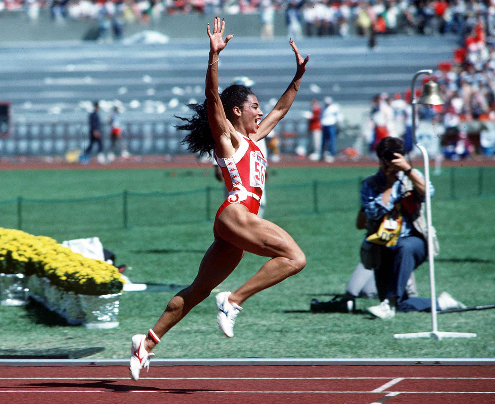 florence-griffith-joyner-winning-the-100m-dash-at-the-1988-seoul