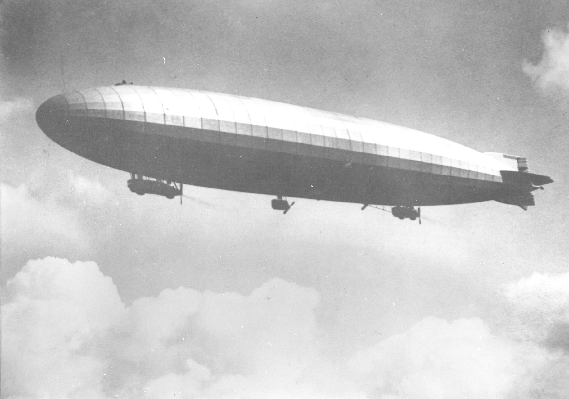 Zeppelin R 38 German Army Zeppelin LZ120 (Factory Number LZ90), the last of 17 ships ...