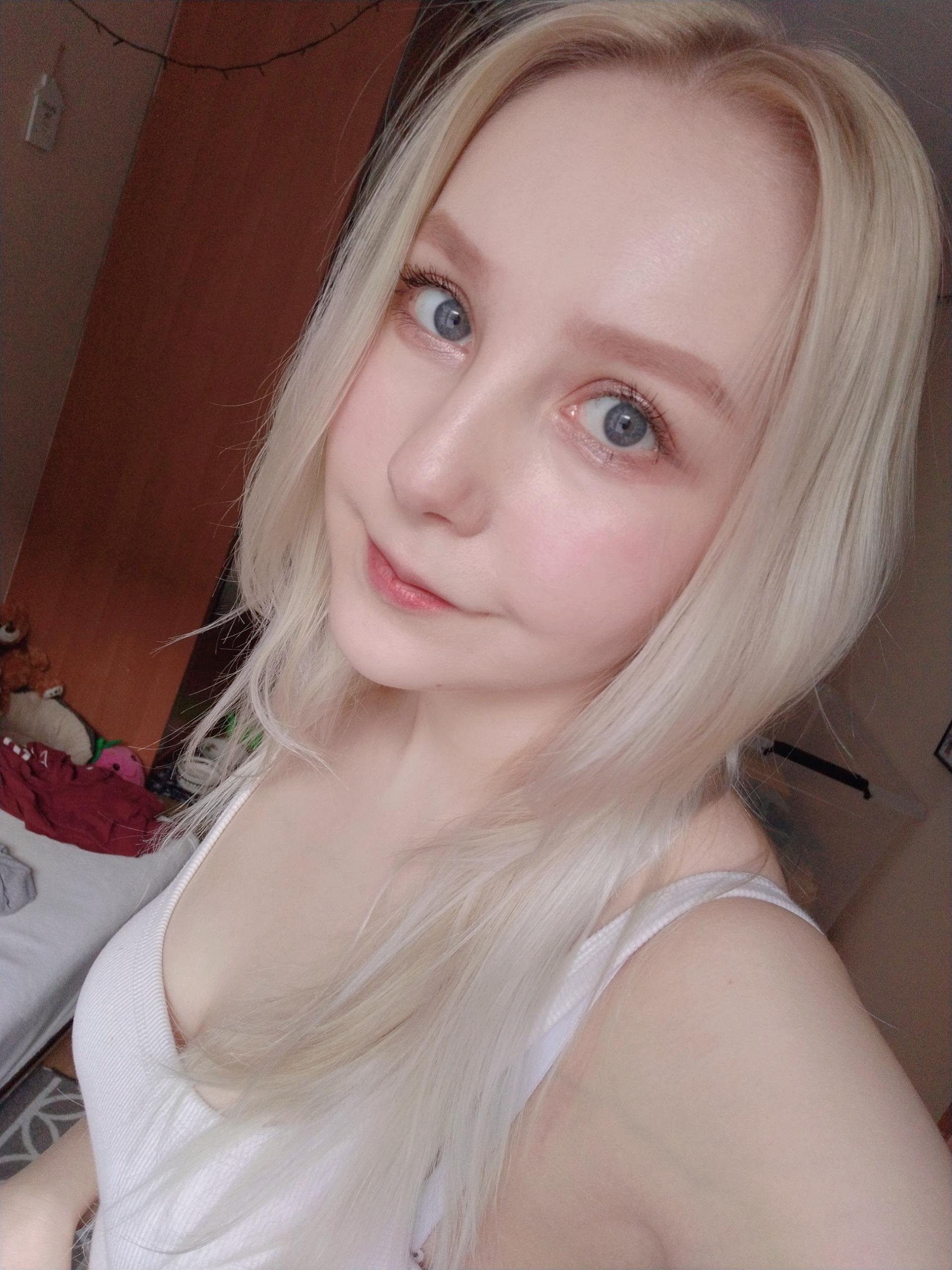 Hello :) | Scrolller