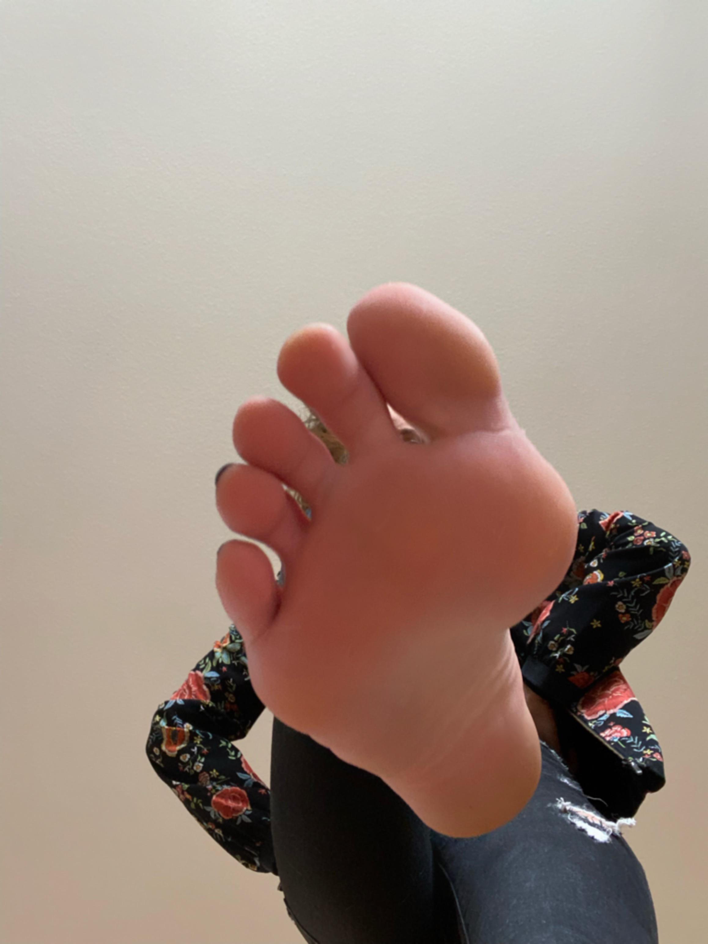 Hey Tiny 😈 Ready to be crushed by those soles or should I reconsider? |  Scrolller