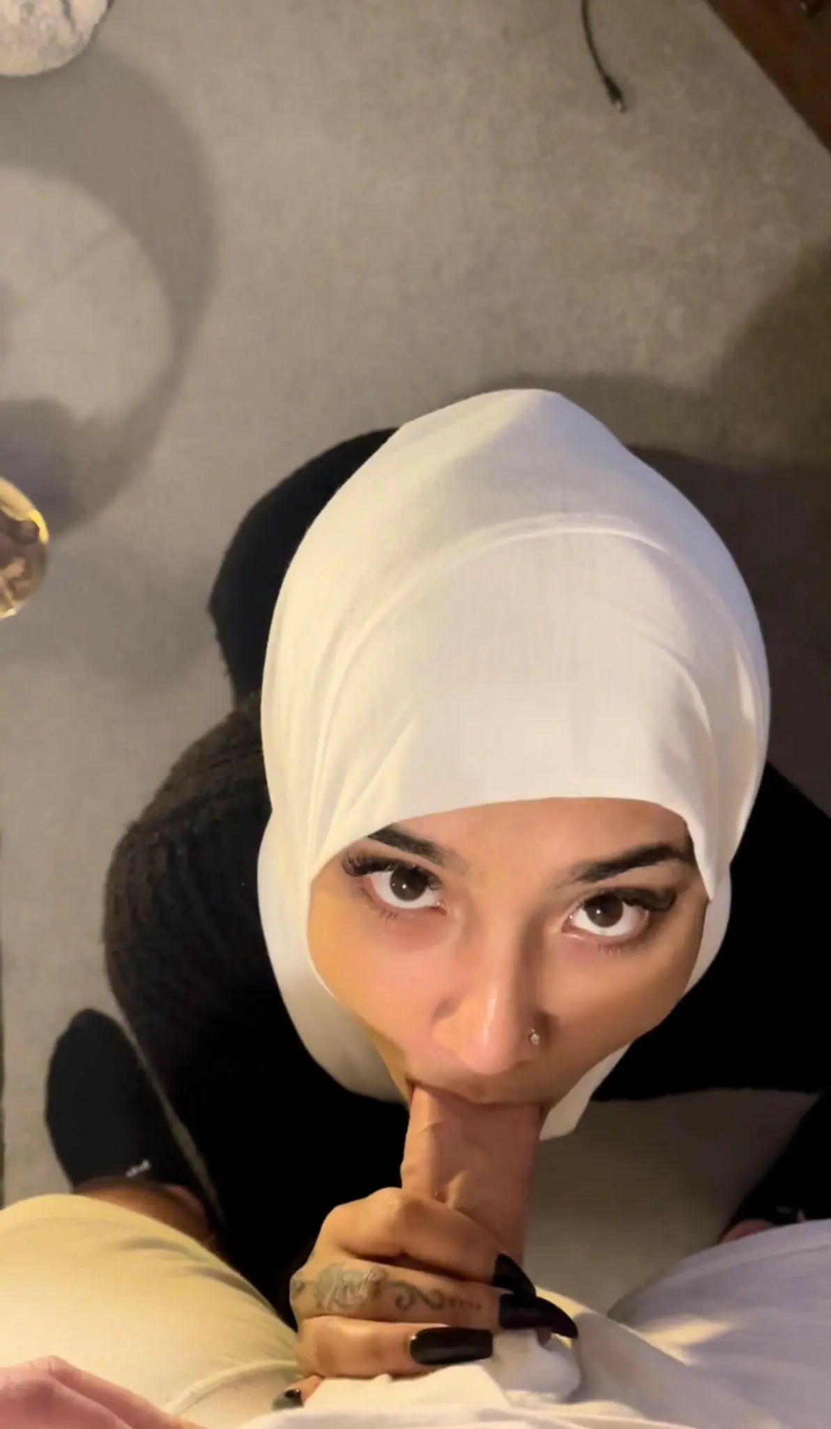 Hijabi slut on her knees sucking cock as she should be