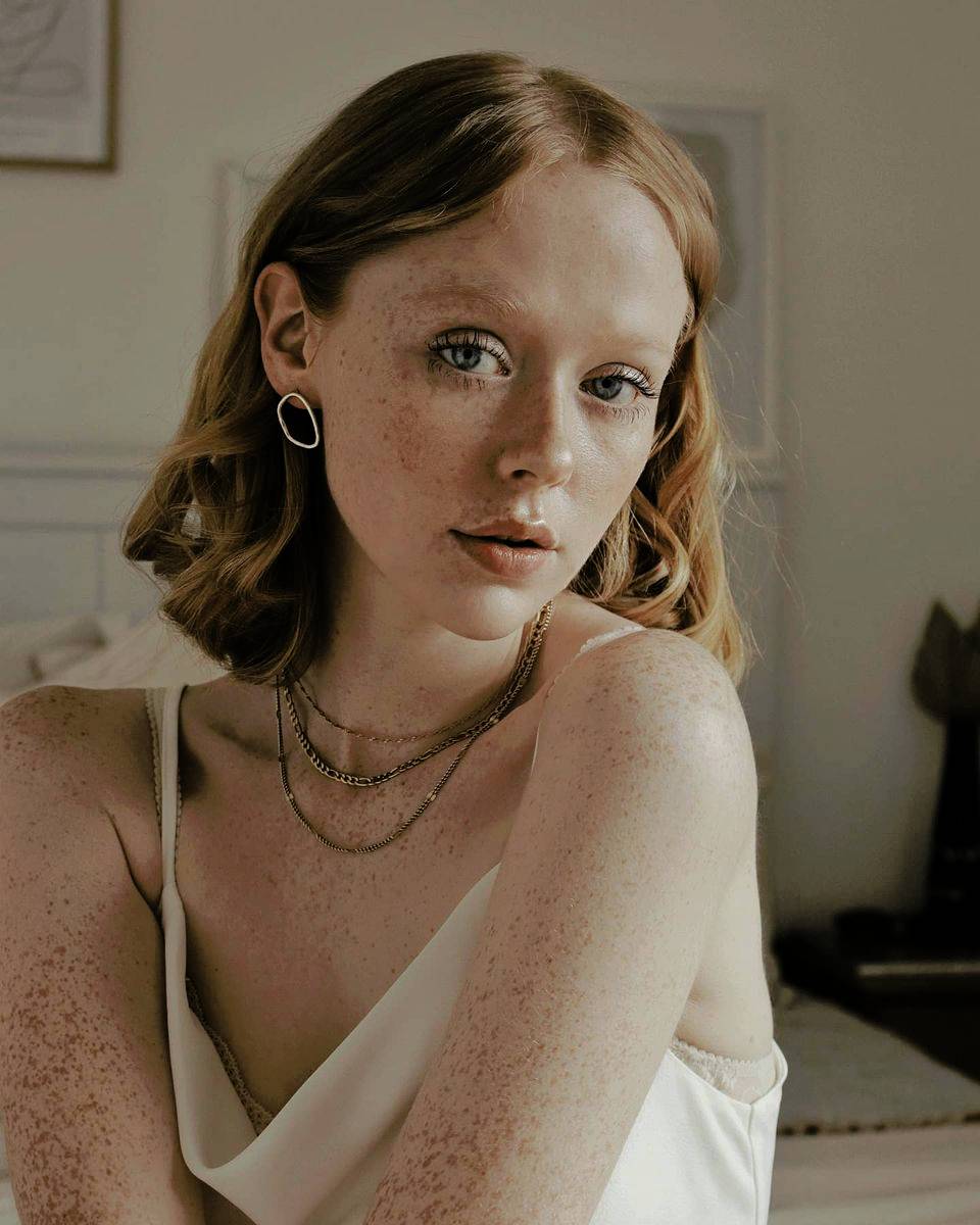 Holly Rebecca White Scrolller