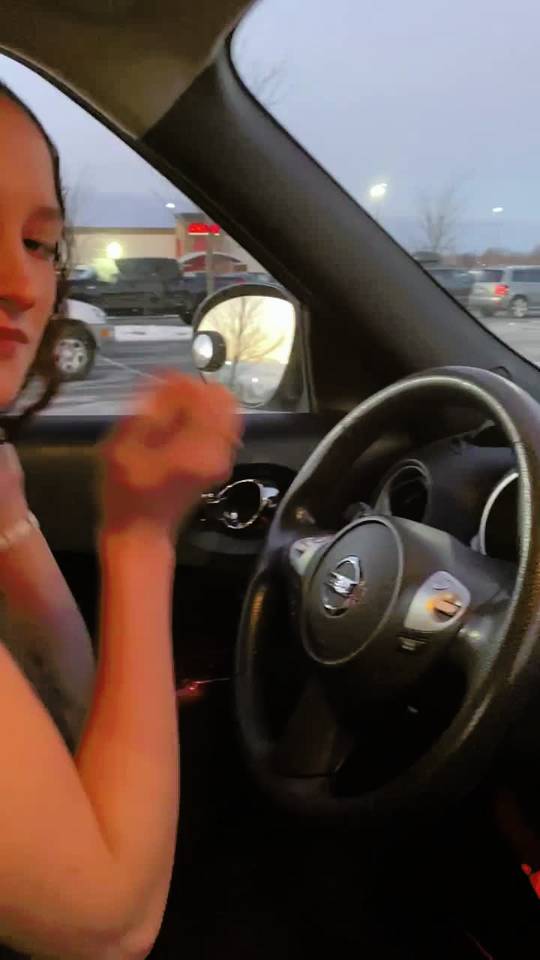 I like to get plugged up in public Scrolller