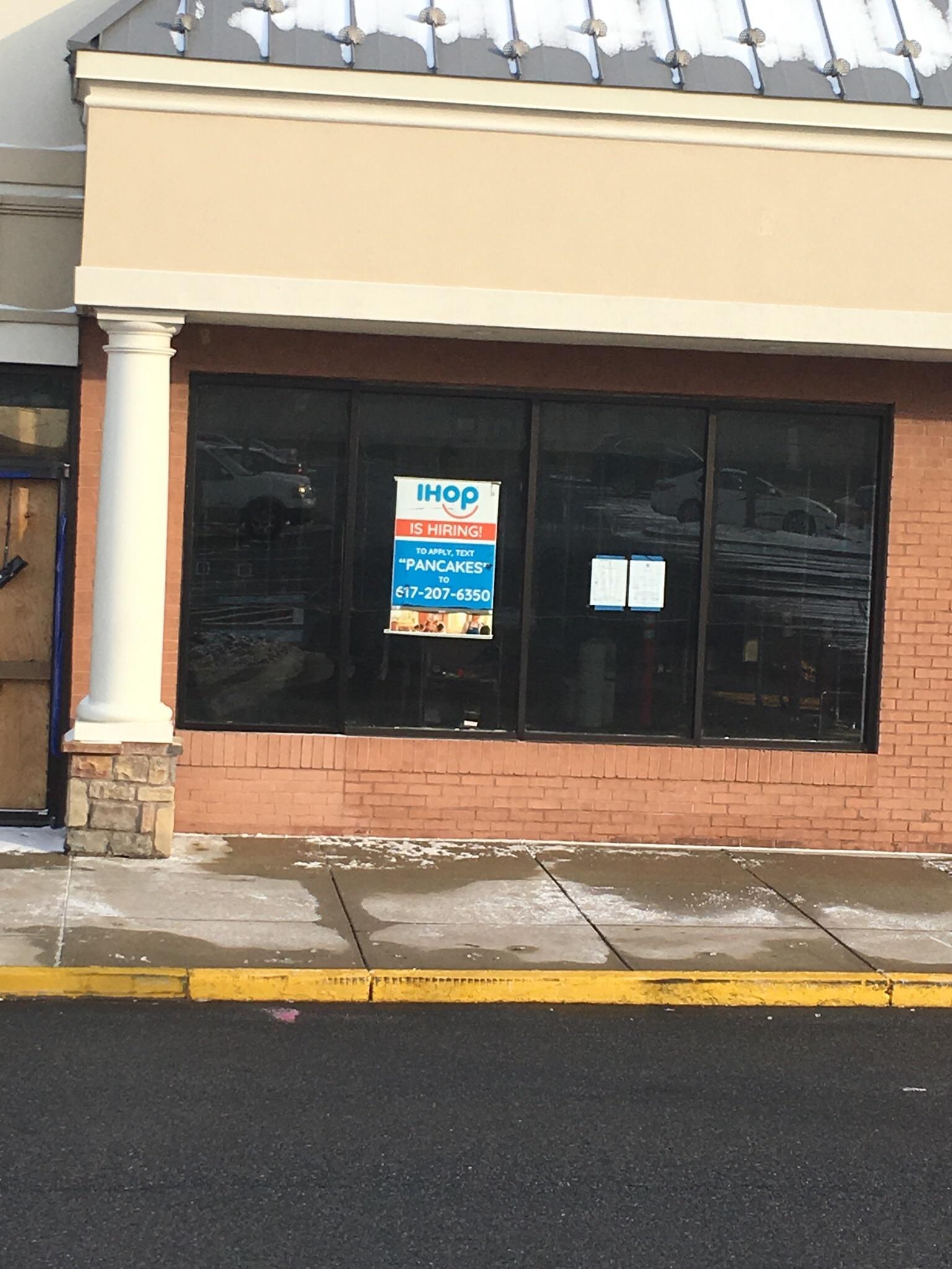 IHOP sign | Scrolller