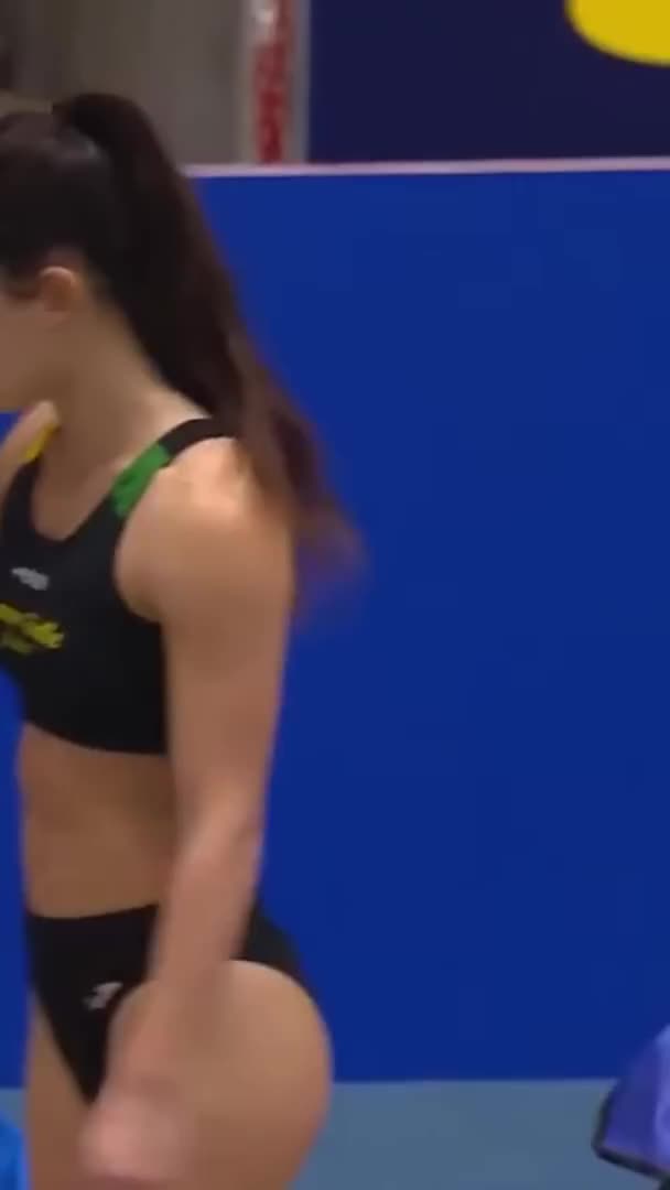 Italian pole vaulter Giulia Valletti Borgnini Scrolller