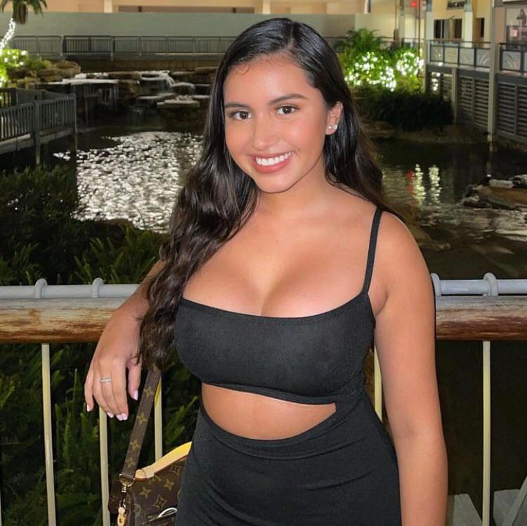 Janexy Sanchez Scrolller